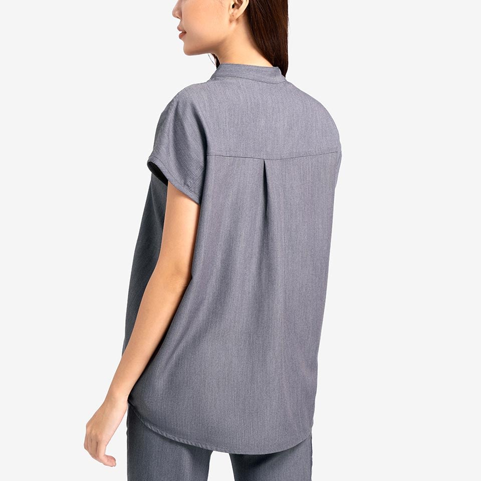 Women’s Mandarin Collar Three-Pocket Scrub Top