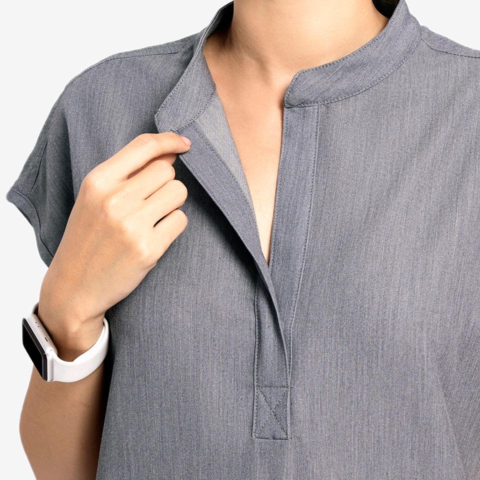 Women’s Mandarin Collar Three-Pocket Scrub Top